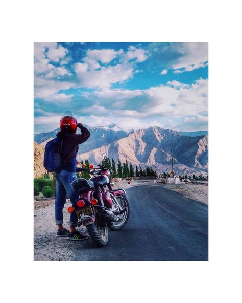 Standing at Khardung La, one will feel like being on top of the world.  Bike ride to the World’s Highest Motorable Road! Road Bike Photography, Road Bike Girl, Road Trip Photography, Travel Pose, Bike Drawing, Leh Ladakh, Bike Photography, Cycling Art, Bike Trips