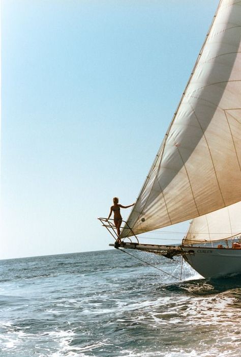 Sailing Aesthetic, Sail Life, Old Money Aesthetic, Jolie Photo, Summer Dream, European Summer, Beach Aesthetic, Ocean Life, Beach Vibe