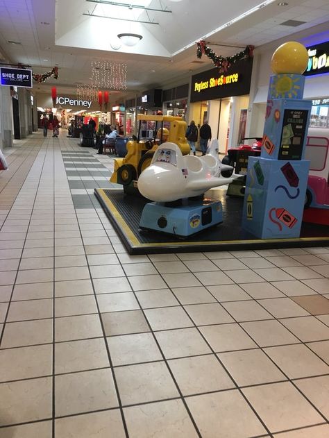 80s Mall, Liminal Aesthetic, 2000s Mall, Nostalgic Places, 2000s Childhood Memories, 2000s Childhood, Dreamcore Aesthetic, Nostalgic Aesthetic, Small Town Living