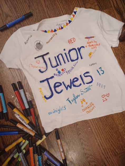 Diy Junior Jewels Shirt, Taylor Swift Junior Jewels Shirt Diy, Taylor Swift Shirt Ideas Diy, Diy Taylor Swift Merch, Taylor Swift Diy Shirt, Taylor Swift Junior Jewels Shirt, Diy Taylor Swift Shirt, Taylor Swift Cosplay, Taylor Swift T Shirt Ideas