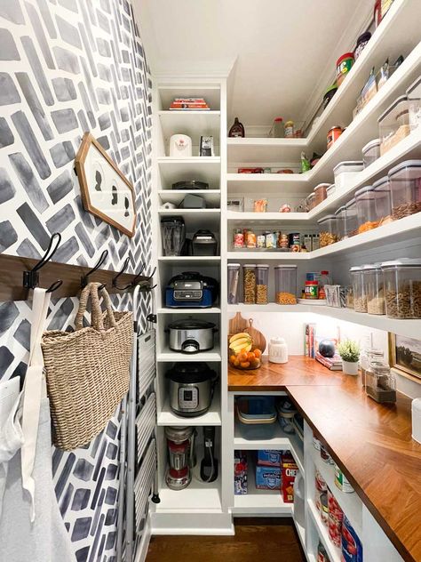 Narrow Pantry, Walk In Pantry Ideas, Pantry Redo, Pantry Renovation, Pantry Closet Design, Pantry Layout, Pantry Inspiration, House Pantry, Home Pantry