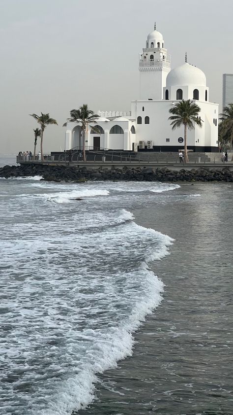 Jeddah Aesthetic, Jeddah Beach, Sea Beach Photography, Travel To Saudi Arabia, Photo Sea, Ocean At Night, Islamic Wallpaper Iphone, Furniture Details Design, Night Flowers