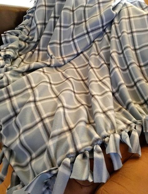 Tied Fleece Blanket Tutorial Fleece Blanket Tutorial, Tied Fleece Blanket, No Sew Blanket, Farmhouse Blanket, Fun Blanket, Sew Blanket, Knot Blanket, Farmhouse Blankets, No Sew Fleece Blanket