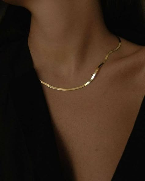 necklace layering, gold necklace, jewelry aesthetic, vivienne westwood necklace Stile Hijab, Dope Jewelry, Mothers Necklace, Classy Jewelry, Minimal Jewelry, Jewelry Lookbook, Jewelry Photography, Fancy Jewelry, Girly Jewelry