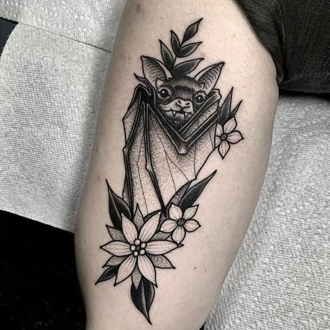 Bat And Flower Tattoo, E.t Tattoo, Bat Tattoo, Theme Tattoo, Inspiration Tattoos, Spooky Tattoos, Halloween Tattoo, Horror Tattoo, Halloween Tattoos