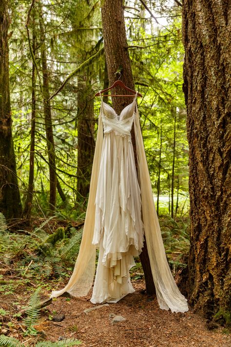 Forest Wedding Wedding Dress, Wedding In The Woods Dress, Forks Washington Wedding, National Park Wedding Dress, Bohemian Forest Wedding, Forest Elopement Dress, Summer Elopement Ideas, Small Woodsy Wedding, Redwood National Park Wedding