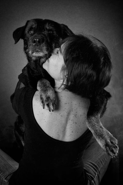 Dog Photography Creative, Dog Photography Studio, Pet Photography Poses, Woman With Dog, Dog Photography Poses, Pet Portraits Photography, Animal Photoshoot, The Volunteers, Photos With Dog