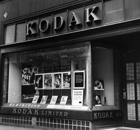 When Kodak Accidentally Discovered A-Bomb Testing New York Street Food, Ray Film, Vintage Kodak, Camera Store, Antique Photography, Kodak Moment, Food Cafe, Room Design Inspiration, Kodak Film