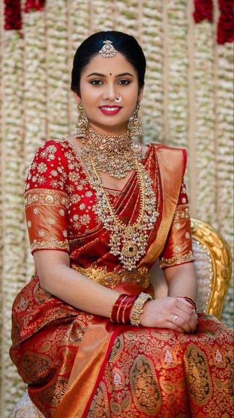 Latest South Indian Bride Look, Bridal Bangles Wedding South Indian, Red Pattu Saree Brides, Rodeo Hairstyles, Red Bridal Outfit, Makeup Look Asian, Makeup Look For Blue Eyes, Makeup Look For Black Women, Makeup Look For Brown Eyes