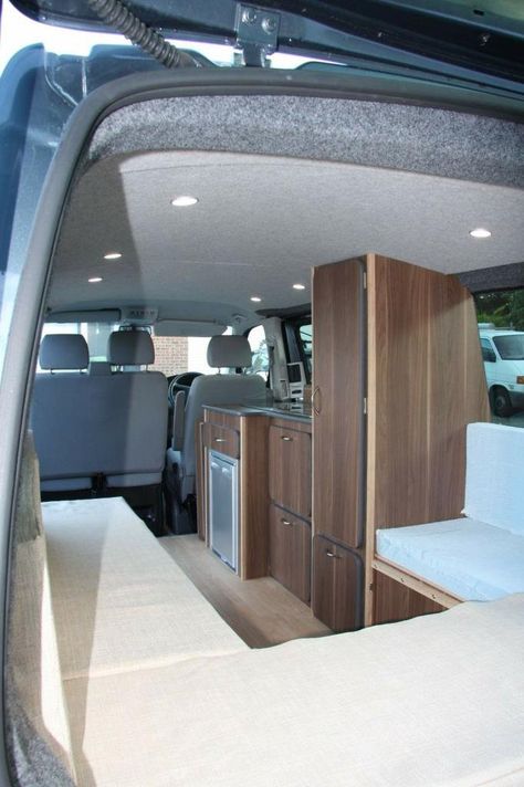 Campervan Conversions Layout, Vw Kampeerwagens, Vw Transporter Camper, Van Interiors, Campervan Ideas, Best Campervan, Camper Reno, Vw Ideas, Diy Campervan