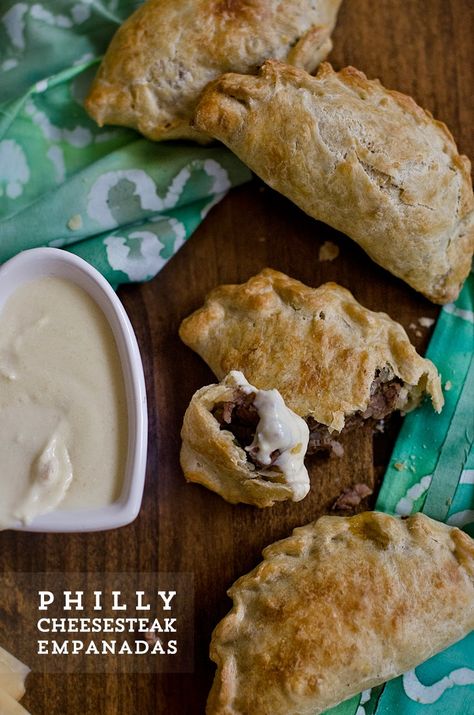 Cheesesteak Empanadas, Empenada Recipe, Tarts Savory, Cheese Empanadas Recipe, Plain Food, Beef Empanadas Recipe, Cheese Empanadas, Cheesesteak Recipe, Smoked Gouda Cheese