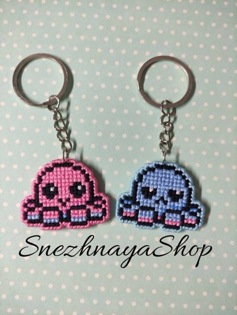 Cross Stitch Keychain, Seed Bead Bracelets Diy, Hand Knitting Diy, Tiny Cross Stitch, Bracelet Craft Diy, Cross Stitch Love, Pola Kristik, Beaded Cross Stitch, Pixel Art Pattern