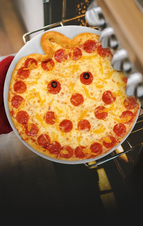 Jack-O Pizza Jack O Lantern Pizza, Halloween Birthday Food, Spooky Pizza, Pizza Halloween, Halloween Pizza, School Nutrition, Jack O Lantern Faces, Month Of October, Spooky Szn