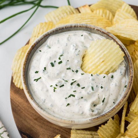 Easy Sour Cream and Chive Dip Recipe - Cooking Up Memories Chive Dip Recipes, Fall Dips, Sour Cream Chive Dip, Hot Taco Dip, Chive Dip, Stew Beef Chili, Seasoned Sour Cream, Homemade Seasoning, Turkey Cookies