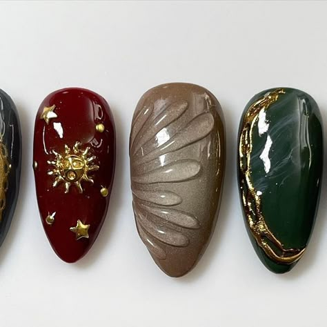 Nails Dark Design, Academia Aesthetic Nails, Dark Academia Nails Aesthetic, Dark Academia Nail Art, Light Academia Nails, Dark Academia Nails, Cottagecore Nails, Gold Chrome Nails, Witchy Nails