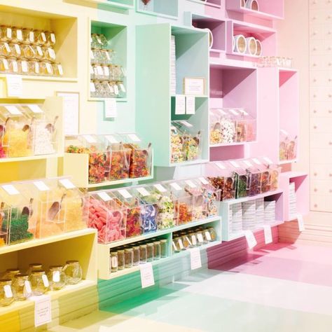 Candy Store Design, Candy Store Display, Lolli And Pops, Chocolate Shop, Retail Interior, Wedding Candy, Ice Cream Shop, Candy Store, Store Interior