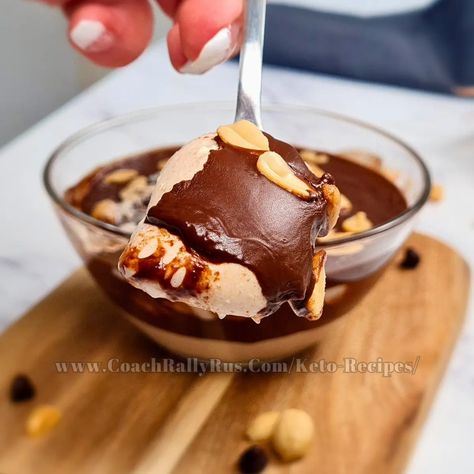 This Cottage Cheese Peanut Butter Dessert Keto Snickers Mousse is high-protein, low-carb cottage cheese dessert that’s as easy to make as it is satisfying. Try this EASY Cottage Cheese Dessert now! No protein powder needed! With 5.5g net carbs and 18.25g protein per serving, this easy cottage cheese dessert a high protein healthy dessert recipe alternative that’s sure to become a favorite. Cottage Cheese Peanut Butter, Keto Snickers, Cottage Cheese Dessert Recipes, Peanut Butter Dessert, Cottage Cheese Recipes Healthy, Cottage Cheese Desserts, High Protein Desserts, Low Carb Ice Cream, Cottage Cheese Recipes