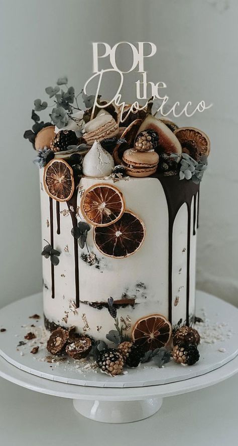 Comic Wedding Cake, 70 Cake, Cake Ideas For Birthday, Creative Cake Ideas, Wedding Dessert Ideas, Rustic Dessert, Dark Chocolate Orange, Cake House, Elegant Birthday Cakes