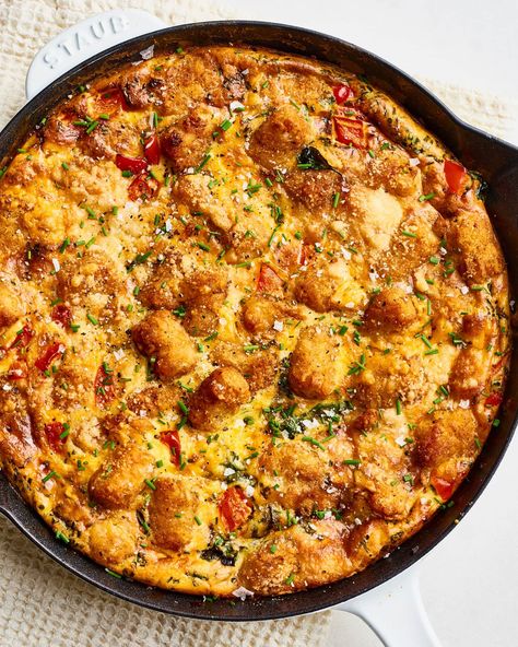 Recipe: Easy Cheesy Tater Tot Frittata | Kitchn Tater Tot Bake, Easy Tater Tot Casserole, Cheesy Tater Tots, Easy Tater Tots, Tater Tot Recipes, Weekly Recipes, Best Brunch Recipes, Tator Tots, Creamed Onions