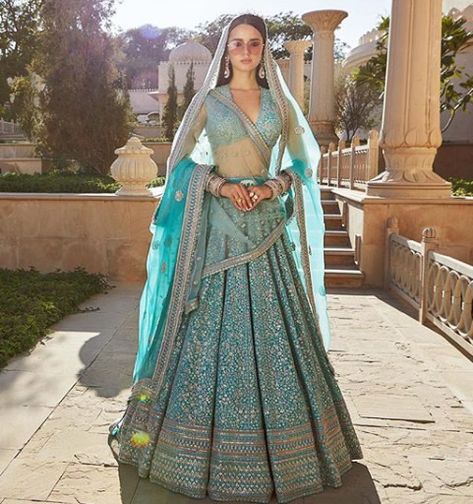 4-sabyasachi-lehenga-accorsing-to-zodiac-libra Sabyasachi Lehenga Bridal, Orang India, Sabyasachi Bridal, Latest Bridal Lehenga, Sabyasachi Lehenga, Nikkah Dress, Ritu Kumar, Designer Bridal Lehenga, Green Lehenga