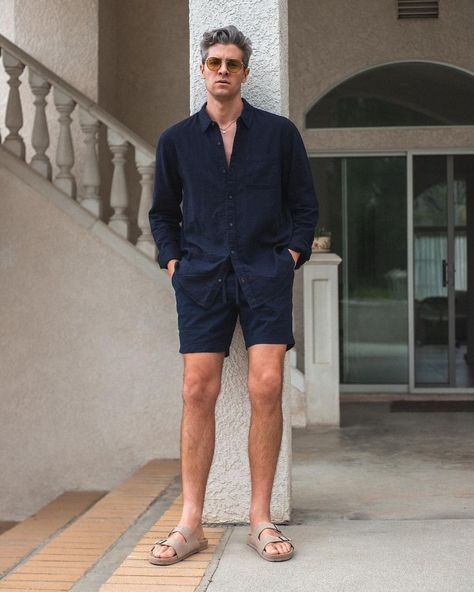 Men’s Street Style Summer, European Man Style, Old Money Shorts Outfit Men, Men’s Old Money Style Summer, Linen Shorts Outfit Men, Shorts Men’s Outfits, Outfits Italia, Casual Summer Outfits Men, Summer Street Fashion