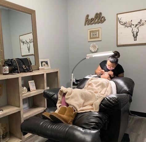 Lash And Hair Studio, Eyelash Extension Room, Lash Extension Room, Lush Extensions, Lash Room Ideas Small Spaces, Lash Suite Ideas, Lash Bed Ideas, Eyelash Room, Lash Room Ideas