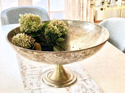 Decorative Dish And Plants Modern Centerpieces Dining Room, Modern Table Centerpieces For Home, Simple Dining Table Centerpiece, Dining Table Centerpiece Ideas, Creative Dining Table, Dining Table Decor Centerpiece, Modern Table Centerpieces, Best Dining Table, Table Centerpiece Ideas