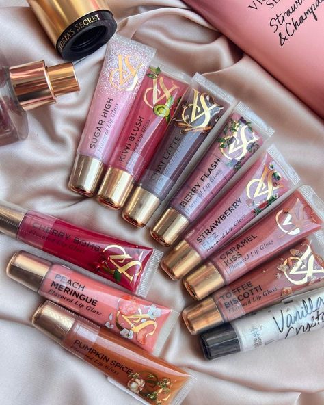 Victoria Secret Makeup Products, Gloss Labial Aesthetic, Victoria Secret Lip Gloss, Profumo Victoria Secret, Victoria Secret Body Spray, Makeup Accesories, Flavored Lip Gloss, Lip Gloss Collection, Victoria Secret Perfume