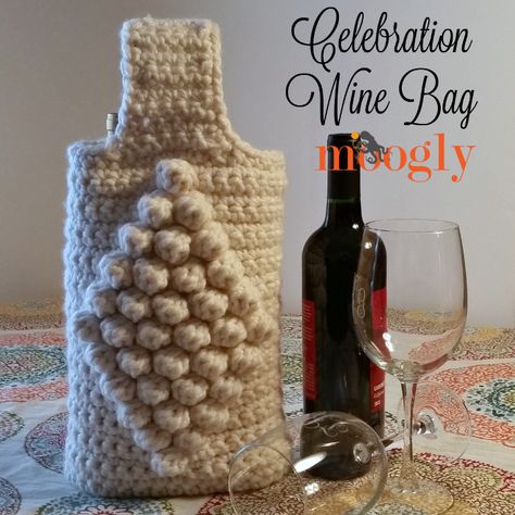 Wine Bag Pattern, Crochet Wine, One Skein Crochet, Free Crochet Bag, Lion Brand Wool Ease, All Free Crochet, Crochet Items, Crochet Motifs, Glass Cover