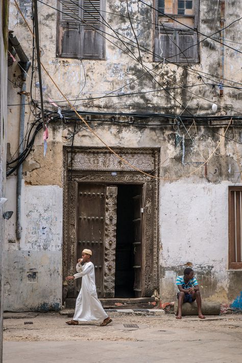 Historic Stone Town #Zanzibar - a historic trade center with Swahili and Islamic influences. Its winding lanes present minarets, carved doorways and 19th-century landmarks such as the House of Wonders, a former sultan’s palace. Stone Town Zanzibar Doors, Swahili Architecture, Swahili Culture, Stone Town Zanzibar, Arab Art, Best Travel Apps, Zanzibar Tanzania, Round The World Trip, Stone Town