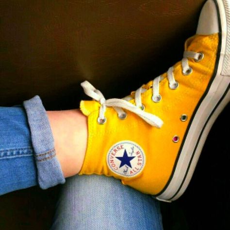 Orange Converse Outfit, Nymphadora Tonks Aesthetic, Yellow High Top Converse, Tonks Aesthetic, Wyatt Oleff, Aesthetic Jeans, Yellow Converse, Converse Aesthetic, Nymphadora Tonks