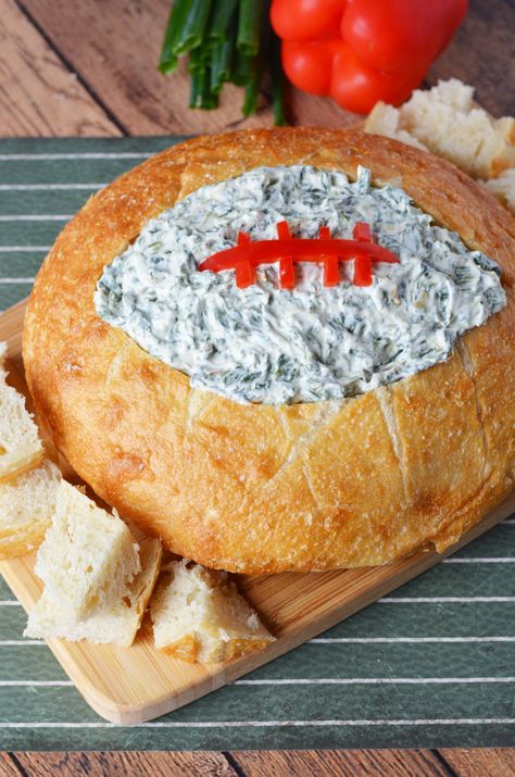 Football Shaped Bread Bowl With Spinach Dip - This Ole Mom Appetizers Football, Appetizers Vegan, Party Bread, Shaped Bread, Football Party Foods, Bowl Party Food, Superbowl Appetizers, Football Snacks, Football Party Food