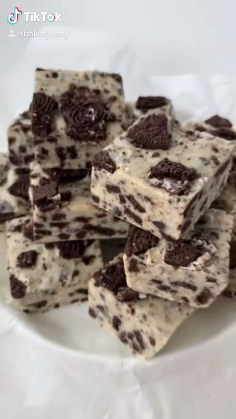 Oreo Fudge, Ultimate Cookies, Oreo Recipes, Easy Baking Recipes Desserts, Tasty Baking, Sweet Snacks Recipes, Baked Dessert Recipes, Food Drinks Dessert, Delicious Snacks Recipes