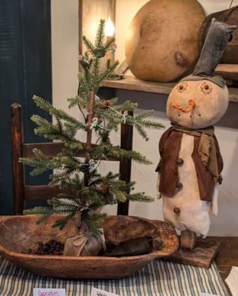 Primitive Living Room Furniture, Primitive Christmas Crafts, Primitive Living Room, Primitive Christmas, Christmas 2024, Room Furniture, Living Room Furniture, Christmas Crafts, Craft Ideas