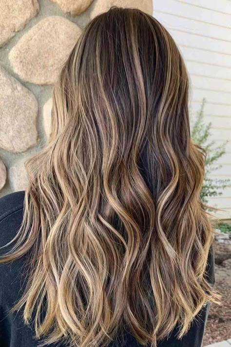 Light Brown Hair Balayage Straight, Natural Balayage On Brown Hair, Long Hair Highlights Brown, Hair Brunette With Blonde Highlights, Ffa Hairstyles, Light Brown Hair With Highlights Medium Length, Light Highlights For Dark Hair, Highlights Brown Hair Straight, Highlights Dark Blonde Hair