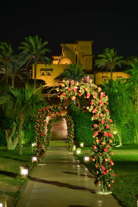 Wedding Pathway Decor Outdoor, Wedding Pathway Ideas Outdoor, Wedding Walkway Outdoor, Garden Arches Ideas, Wedding Pathway, Decoration Ideas For Wedding, Arch Decoration Ideas, Wedding Entry, Royal Indian Wedding