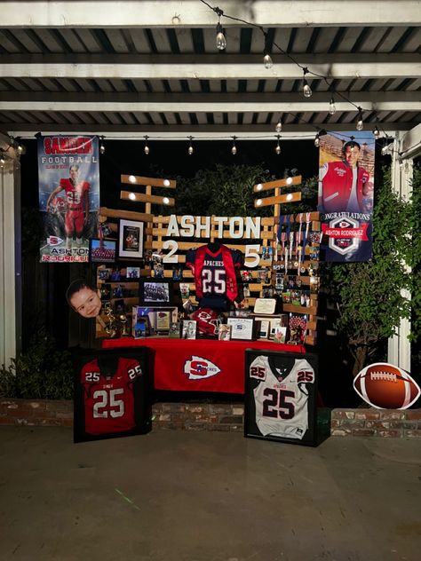 Grad Party Ideas For Athletes, Football Senior Table Ideas, Letterman Jacket Display Grad Parties, Grad Party For Guys Senior Boys, Graduation Party Ideas Sports, Boys Grad Party Decor, Grad Party Sports Display, Football Theme Graduation Party Ideas, Football Graduation Centerpiece Ideas