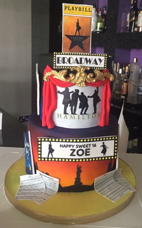 Musical theatre lover cake Musical Theatre Birthday Cake, Musical Theatre Themed Party, Musical Theatre Cake, Theater Cake Ideas, Broadway Sweet 16, Musical Cakes, Theatre Cake, Lover Cake, Art Birthday Cake