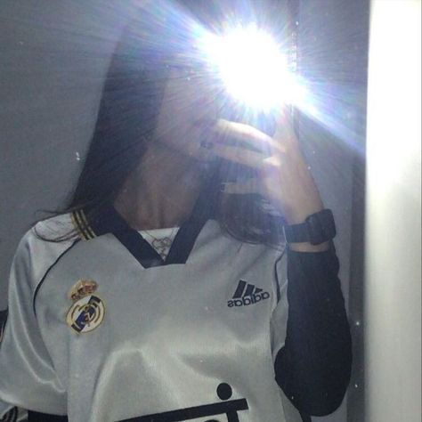 Real Madrid Profile 🤍 Madrid Girl, Boxer Aesthetic, Madrid Outfits, French Girl Aesthetic, Hijab Fashion Summer, Female Profile, Cute Couple Drawings, Soccer Girl, كريستيانو رونالدو