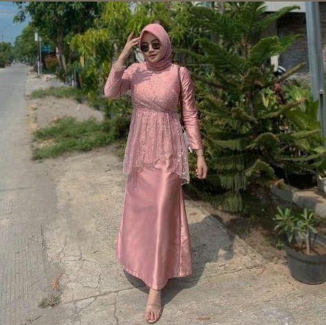 Bresmaid Dresses Muslim, Braidsmaid Hijab Style, Model Dress Kebaya, Dress Muslim Modern, Braidsmaid Dresses, Trendy Bridesmaids, Kebaya Modern Dress, Hijab Wedding, Simple Bridesmaid Dresses