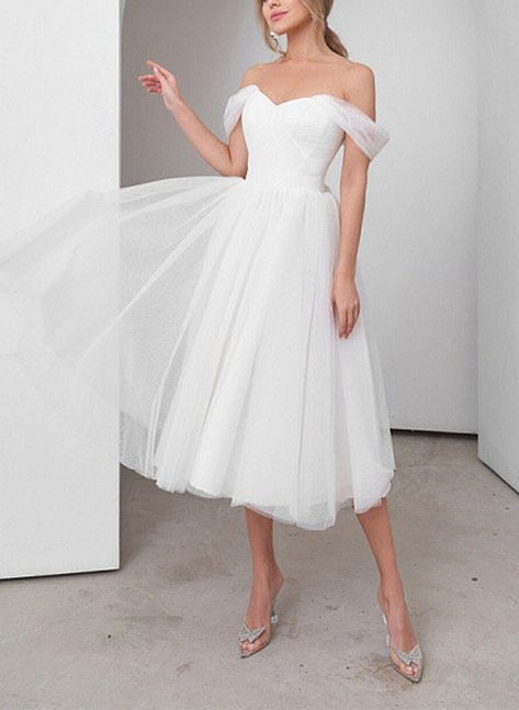 Sweet A-Line Off-The-Shoulder Little White Tulle Wedding Dresses Backyard Country Wedding, Wedding Dresses Veil, White Tulle Wedding Dress, Christmas Winter Wedding, Lavender Prom Dresses, Prom Dress Trends, Old Hollywood Wedding, Princess Fairytale, Tulle Wedding Dresses