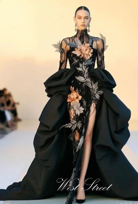 Mideval Dress, Extravagant Outfits, Couture Dresses Short, Ibiza Outfits, Gowns Dresses Elegant, Iconic Dresses, Futuristic Fashion, Next Fashion, Whimsical Fashion