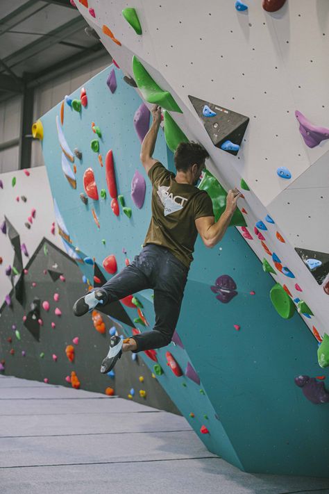 Bouldering Gym Aesthetic, Bouldering Gym Design, Indoor Bouldering Wall, Rock Climbing Art Design, Indoor Bouldering Aesthetic, Climbing Gym Aesthetic, Bouldering Aesthetic, Climbing Wall Design, Indoor Bouldering