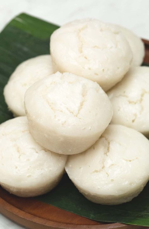 Putong Bigas Recipe, Filipino Sweets, Pinoy Dessert, Steamed Rice Cake, Filipino Food Dessert, Fermented Rice, Asian Sweets, Desserts Ideas, Filipino Desserts