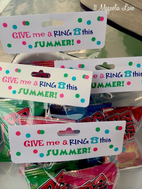 Make+these+end+of+school+year+printable+treat+bags--"Give+me+a+ring+this+summer!"+on+the+topper,+along+with+your+child's+contact+information+on+the+back,+so+friends+can+keep+in+touch+during+the+summer+months.++Fill+the+goody+bag+with+Ring+Pops. Pop Bys Real Estate, Business Marketing Gifts, Goodie Bag Ideas, Ring Pops, Marketing Gift, Insurance Marketing, Real Estate Gifts, Client Appreciation, School Treats