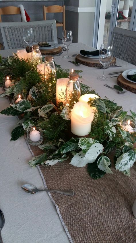 African Christmas Decor South Africa, South African Christmas Decorations, South African Christmas, Christmas In South Africa, Africa Decor, African Christmas, Summer Christmas, Dinner Table Setting, Christmas Party Decorations