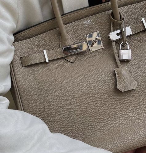 @janefinds / Hermes Birkin / bag City Aesthetic London, Luxury Plane, Flying Aesthetic, Suitcase Luxury, Luxury Suitcase, Hermes Birkin Bag, Birkin Bags, Aesthetic Paris, Aesthetic London