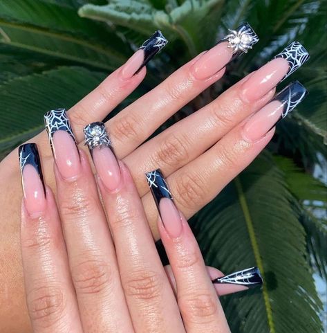 spooky nails Green Spider Web Nails, Black French Nails Halloween, Spiderweb Nails French Tip, Spooky Square Nails, Red Spider Web Nails, French Tip Spider Web Nails, Spiderweb French Tip Nails, Spider Web French Tip Nails, Rounded French Tip