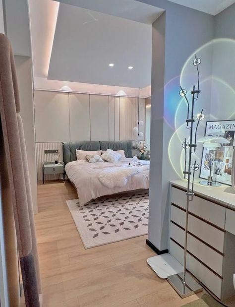 Korean Bedroom Luxury, Dream House Rooms, Minimalist Room, Teen Bedroom Decor, Room Design Bedroom, Dream Room Inspiration, Room Makeover Bedroom, Dream House Interior, Room Inspiration Bedroom