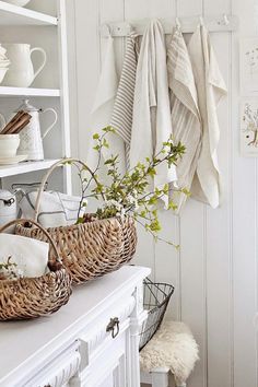 Vibeke Design, Deco Champetre, Farmhouse French Country, French Country Kitchens, French Country Farmhouse, Country Interior, French Country Kitchen, Cottage Interiors, White Cottage